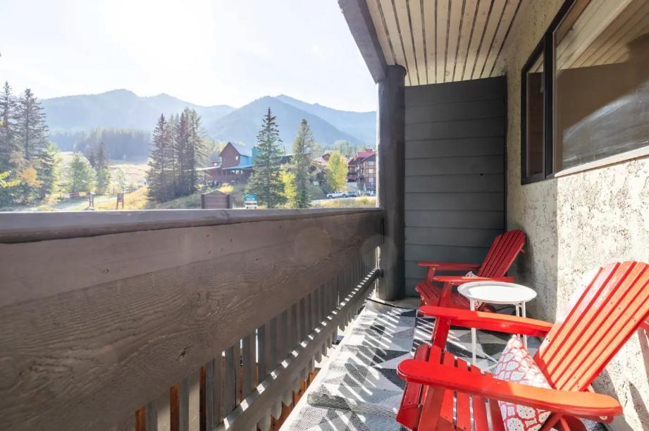 Griz Inn By Stayin Fernie Camera foto