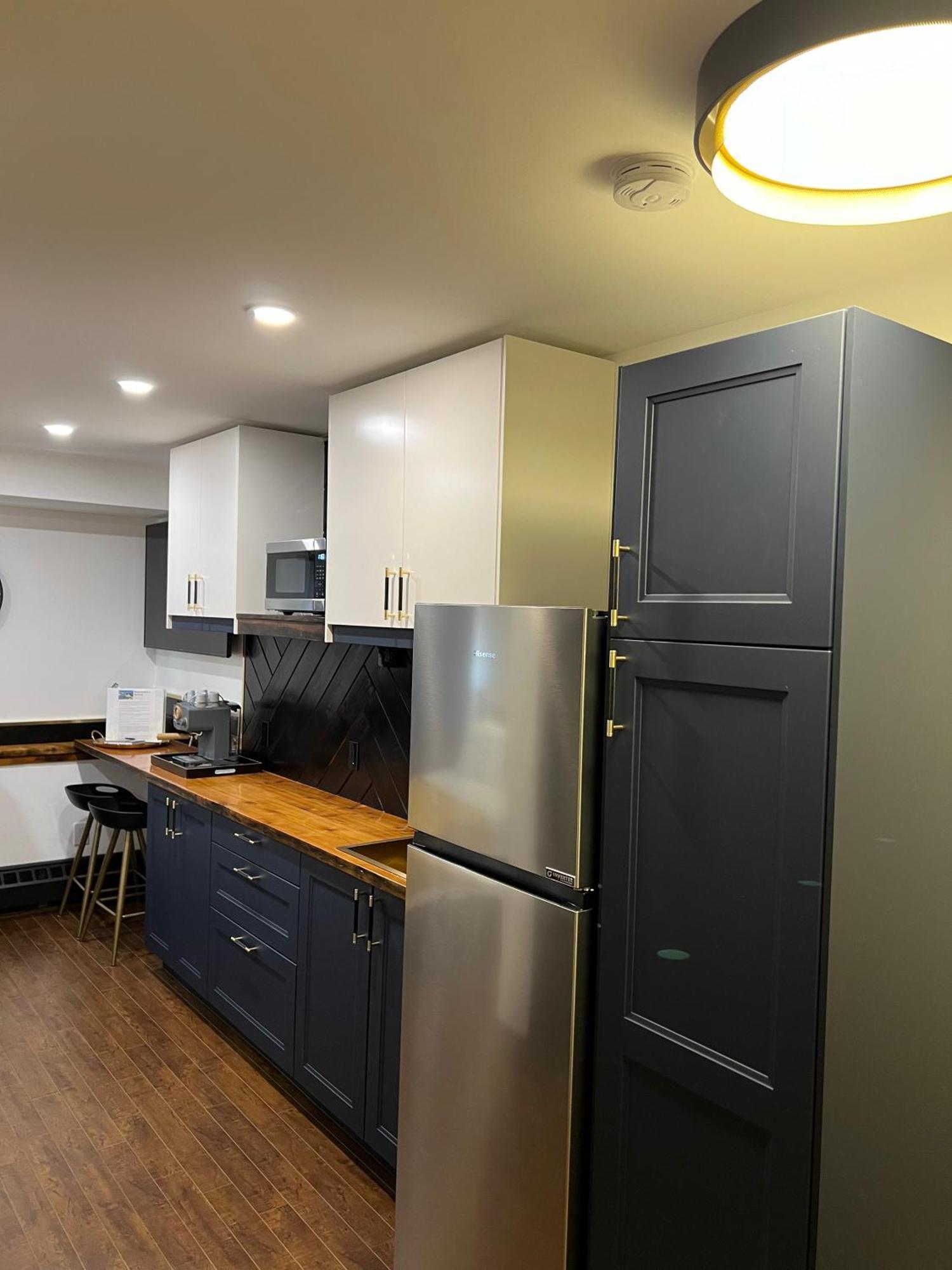 Griz Inn By Stayin Fernie Camera foto