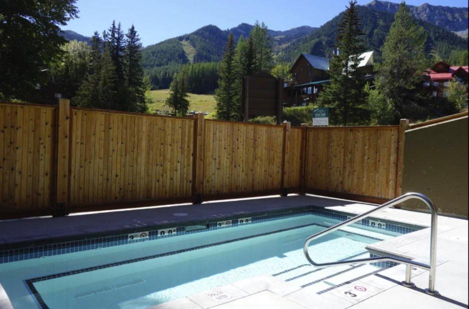 Griz Inn By Stayin Fernie Esterno foto